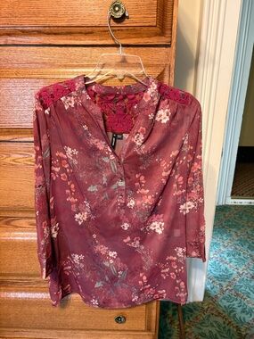 Women's Floral Lace Yoke Blouse - Mauve Floral